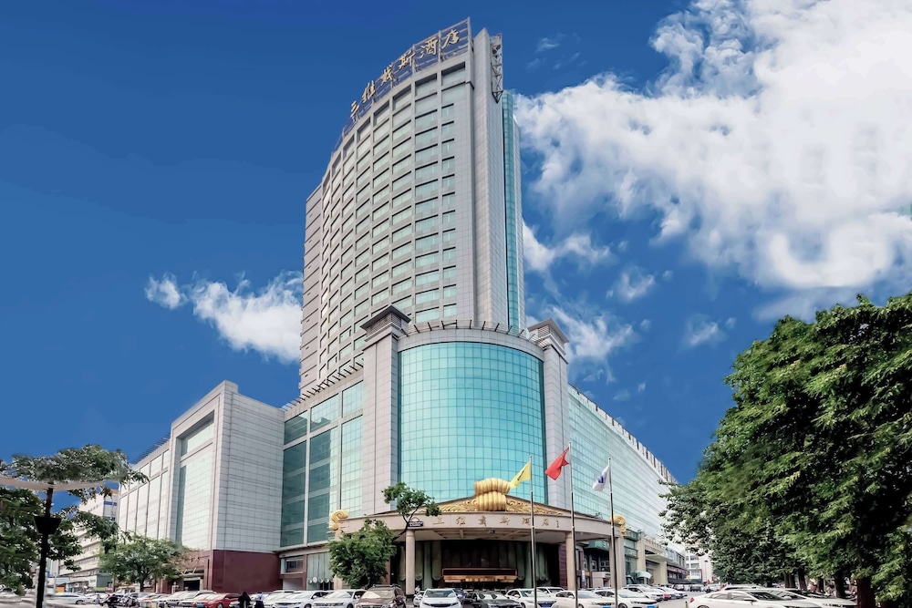 Days Hotel and Suites by Wyndham Jiaozuo in Jiaozuo, People's Republic of China