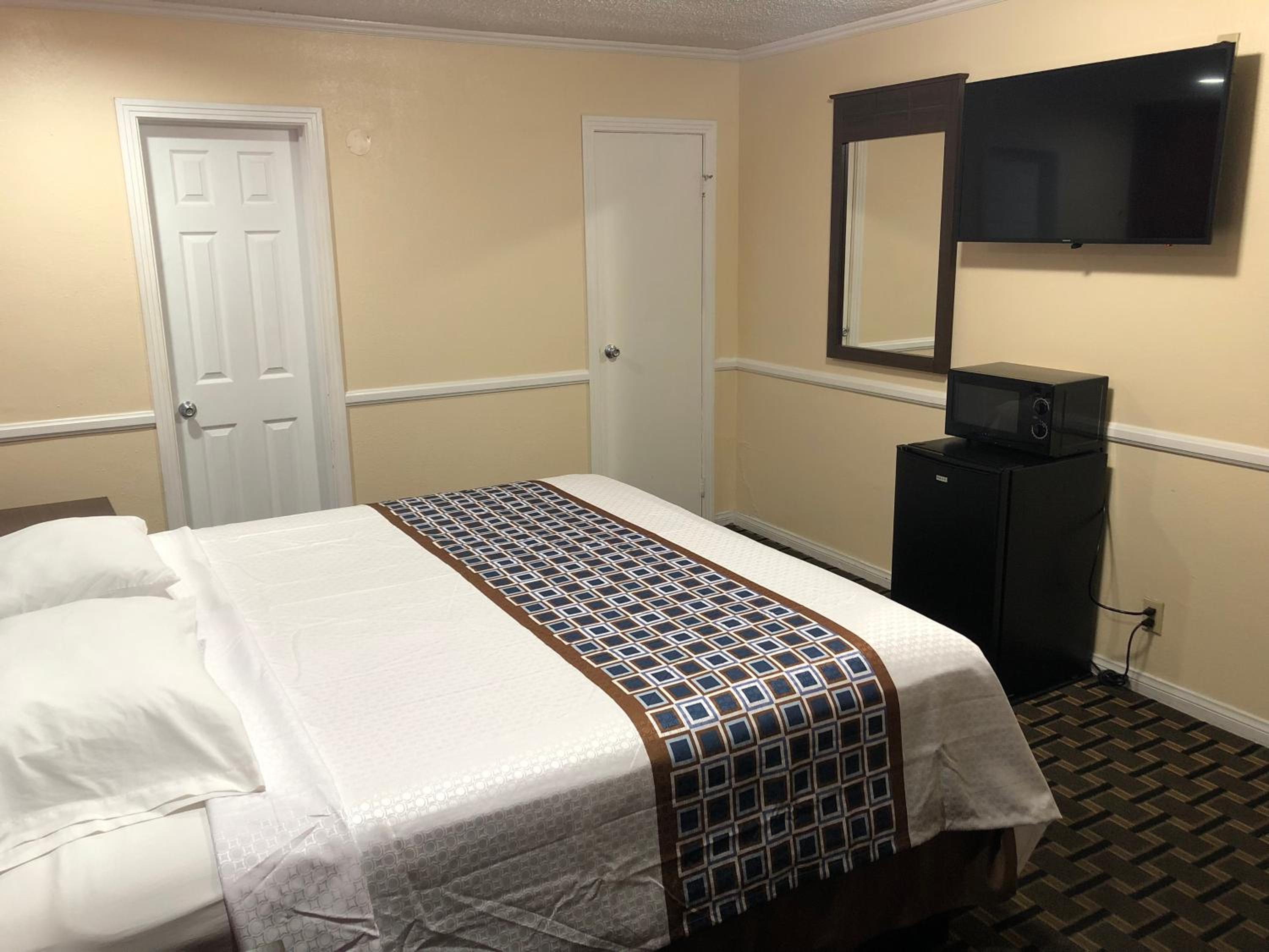 Whittier Travel Inn - photo 7