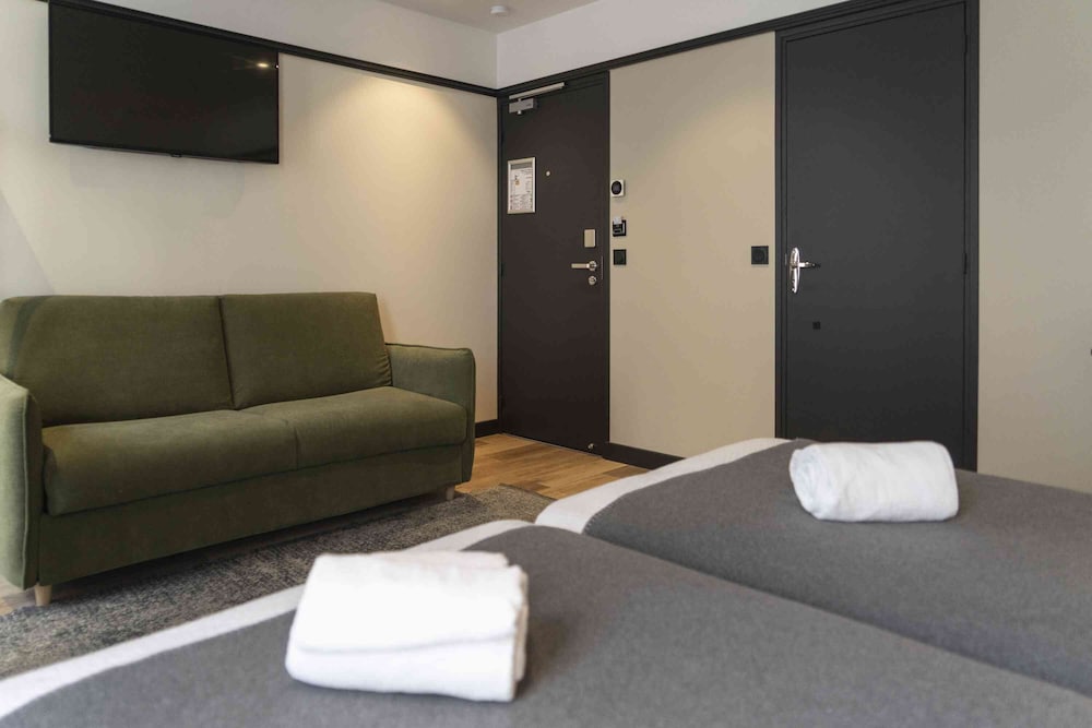 Hotel Sub — Asnieres-Sur-Seine — photo 4