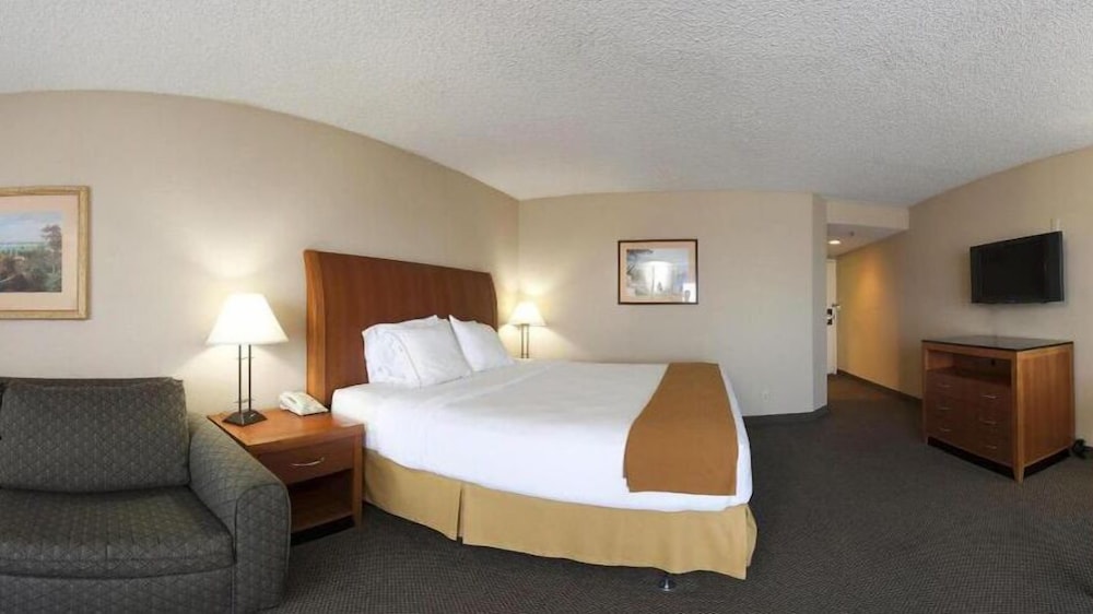 Holiday Inn Express Hotel & Suites Ventura an IHG Hotel - photo 3
