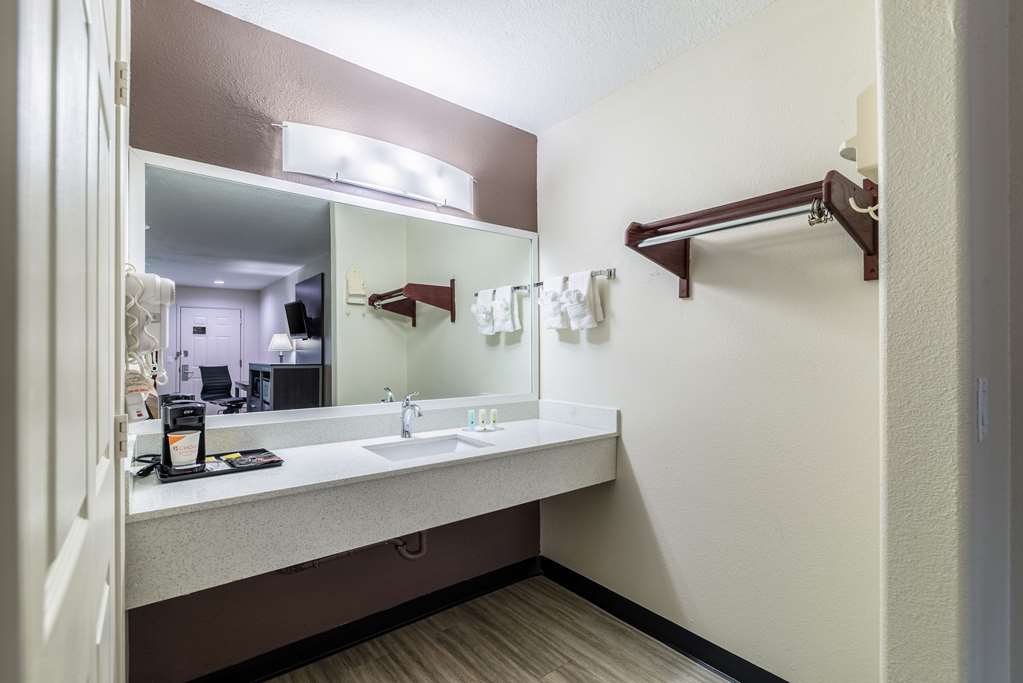 Quality Inn & Suites Canton - photo 3