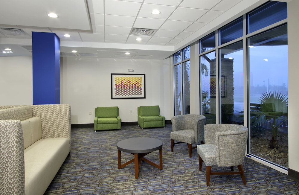 Holiday Inn Express & Suites Columbus North by IHG - photo 40