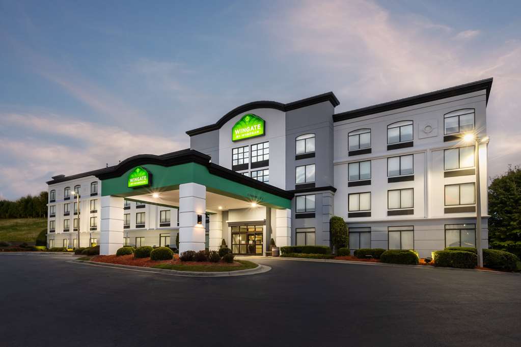 Wingate by Wyndham Charlotte Speedway Concord - photo 2