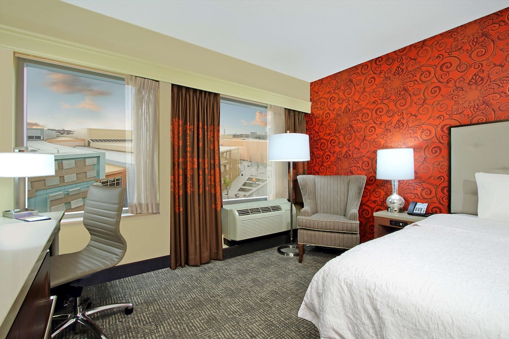 Hampton Inn & Suites Columbus Downtown - photo 24
