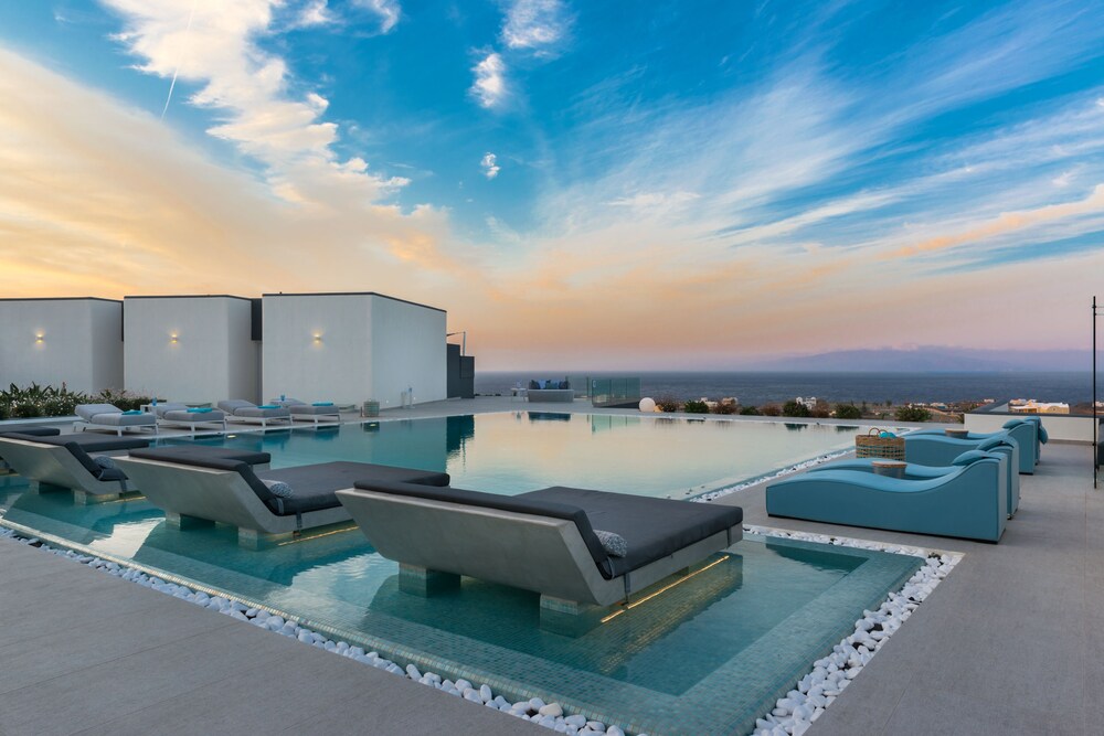 Myst Boutique Hotel — 4-Star Luxury Hotel in Oia, Greece