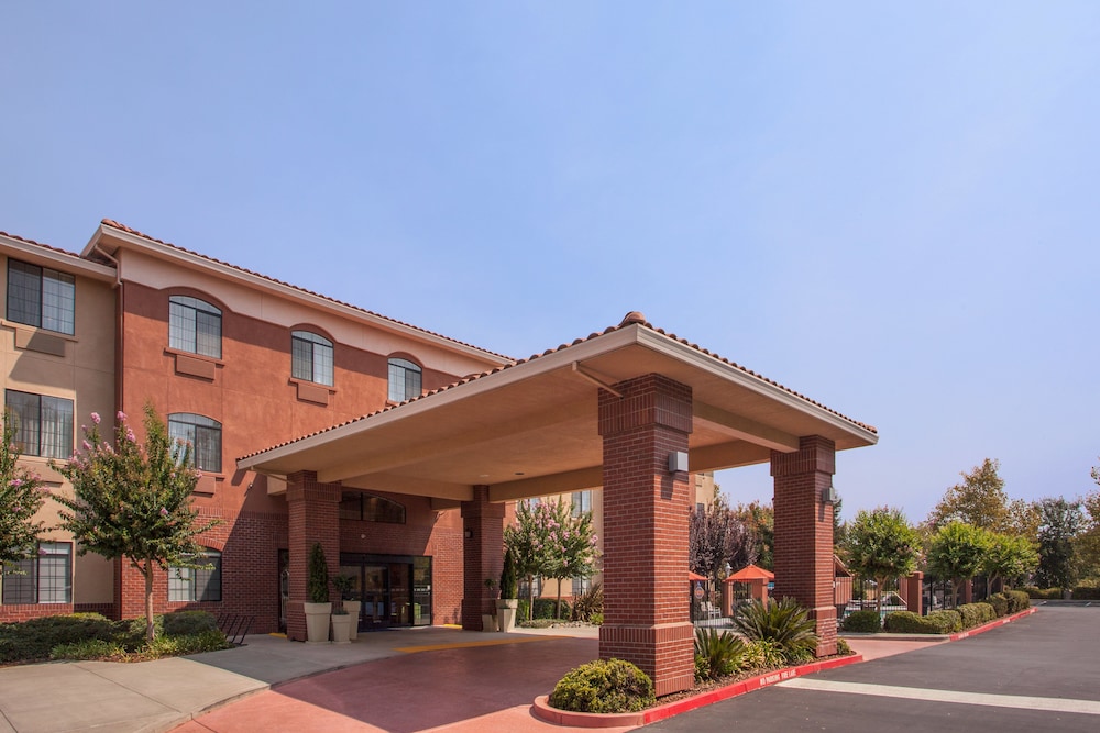 Holiday Inn Express Suites Davis University Area - photo 61