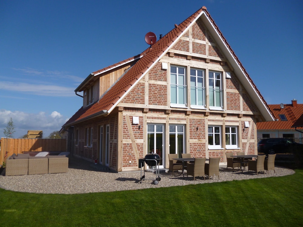 Landhaus 4 Jahreszeiten — 4-Star Luxury Hotel in Kalkhorst, Germany