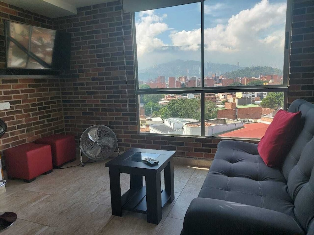 Cold AC K Fast WiFi Medellin Paradise — 4-Star Luxury Hotel in Medellin, Colombia