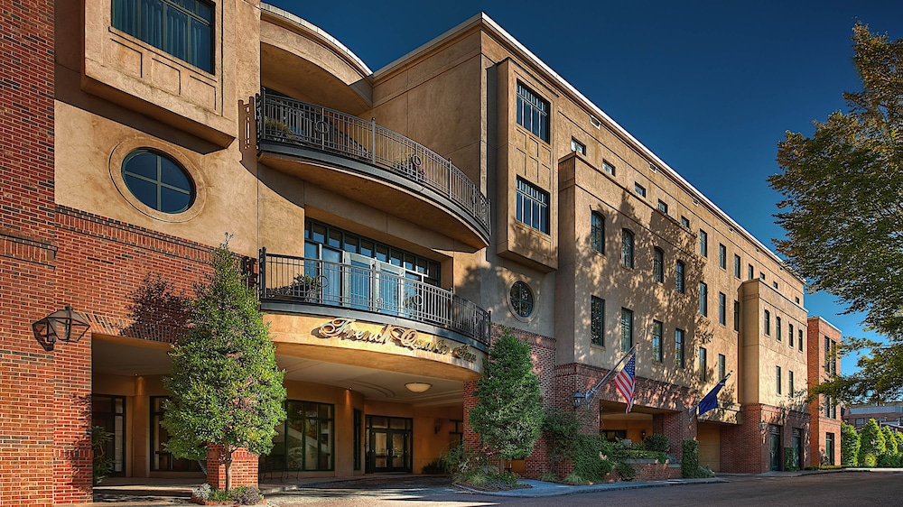 French Quarter Inn - carbon neutral hotel in Charleston