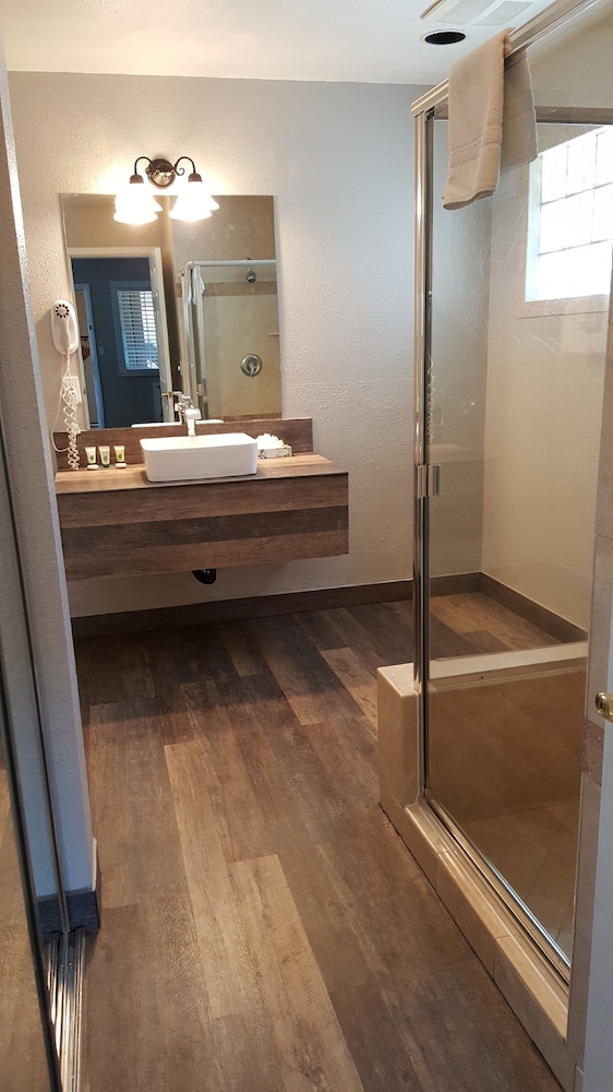 Lake Ridge Hotel - photo 46