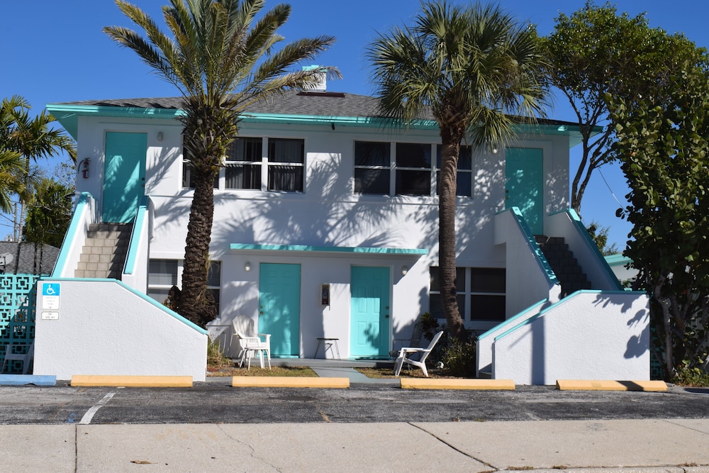 Swashbuckler Motel in Treasure Island, United States