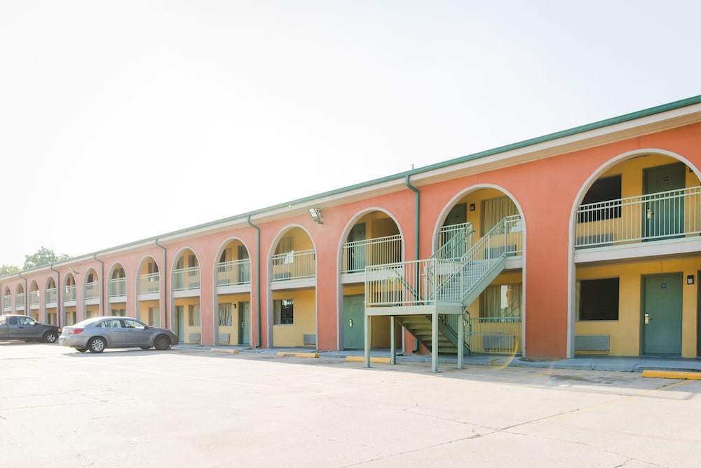 Express Inn Gulf Bank - photo 38