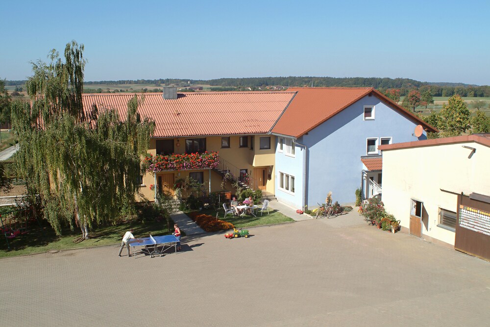 Monteurwohnung Ferienhof Arold — 4-Star Luxury Hotel in Creglingen, Germany