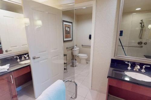 MGM Signature 10 714 1Br Balcony Suite Accessible