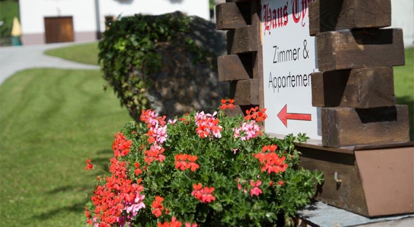 Appartements Tyrol — 4-Star Luxury Hotel in Pettneu, Austria