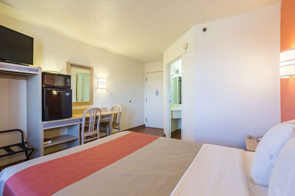 Motel 6 Dale IN - photo 20
