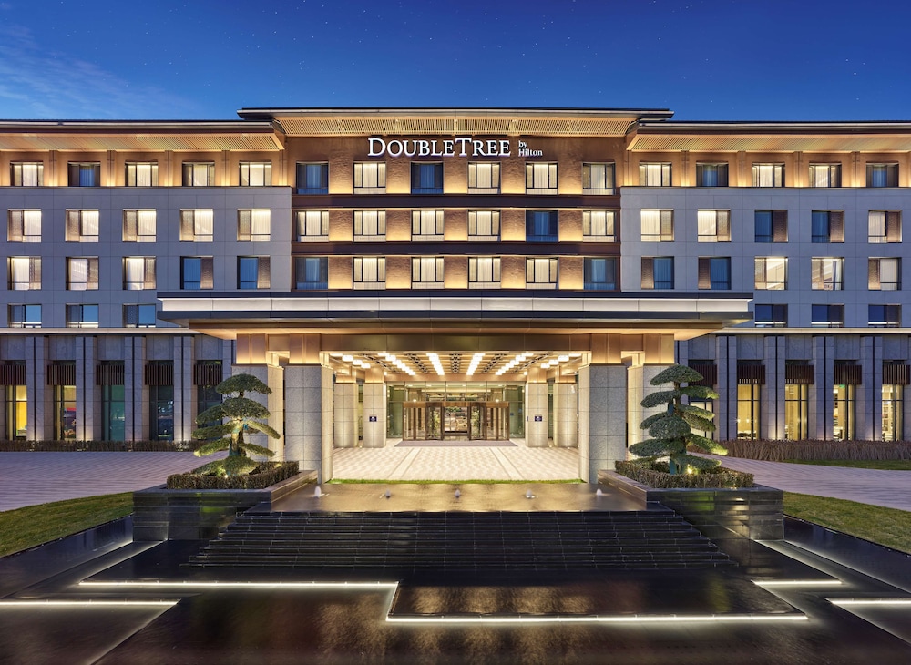 DoubleTree by Hilton Beijing Badaling — 4-Star Luxury Hotel in Yanqing, People's Republic of China