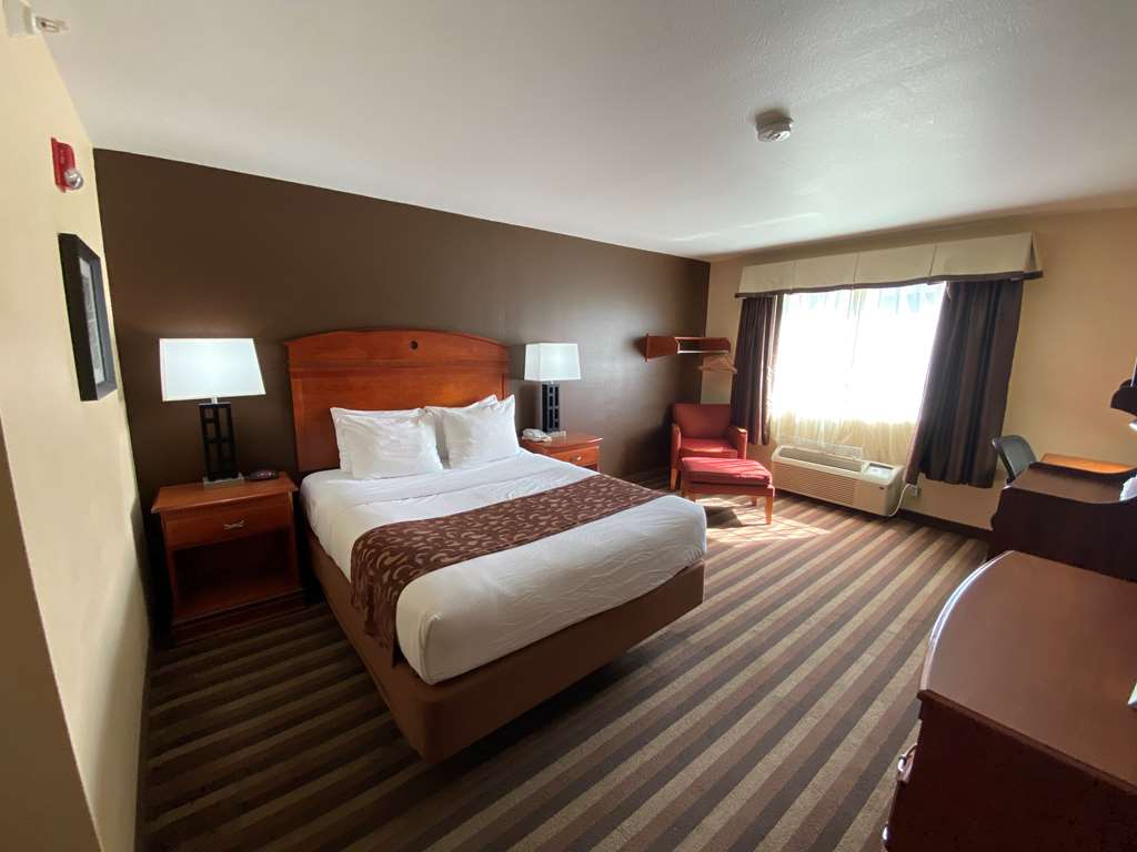 Best Western Manhattan Inn - photo 23