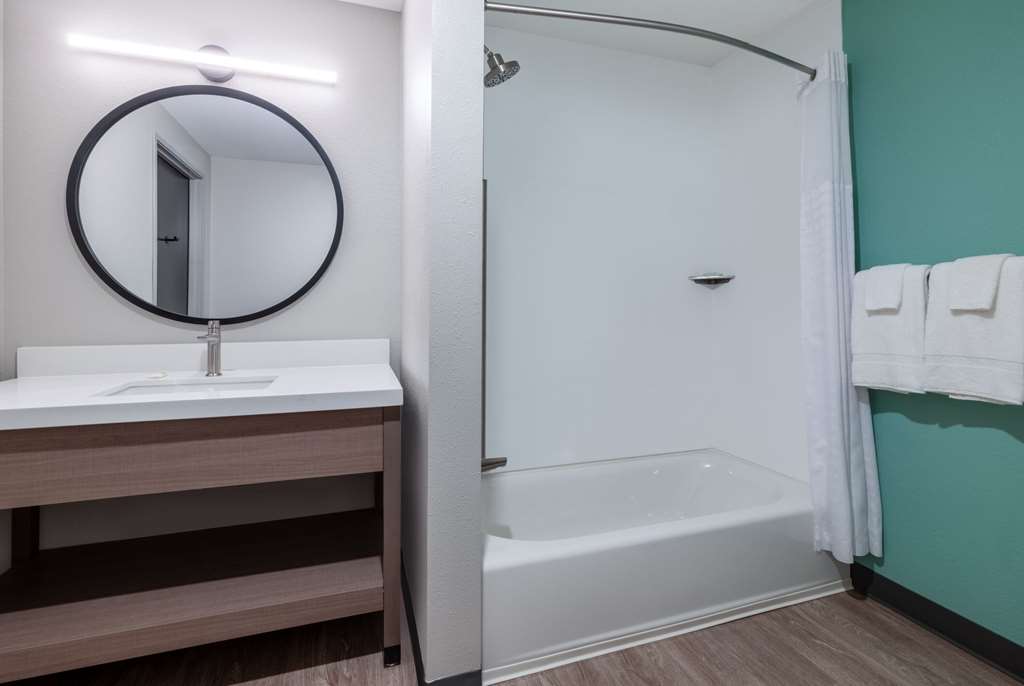 ECHO Suites Extended Stay by Wyndham Nashville Gallatin - photo 24