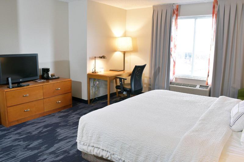 Fairfield Inn and Suites by Marriott Indianapolis East - photo 30