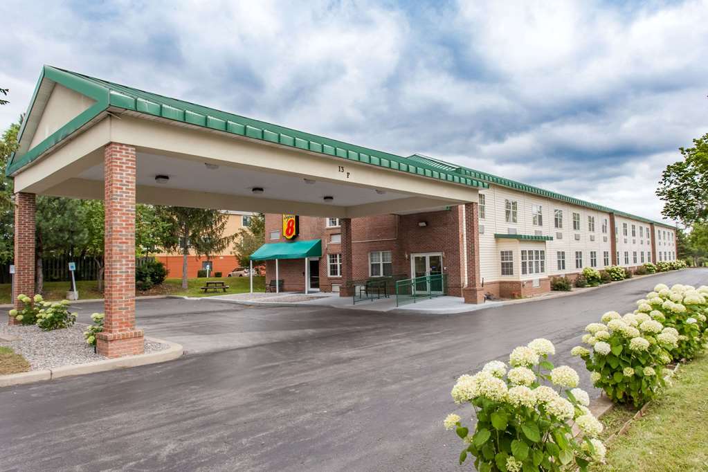 Super 8 by Wyndham Syracuse East