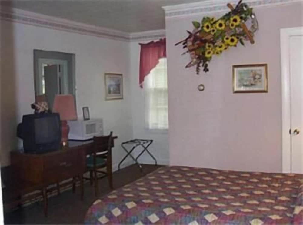 Lake Winnipesaukee Motel - photo 12