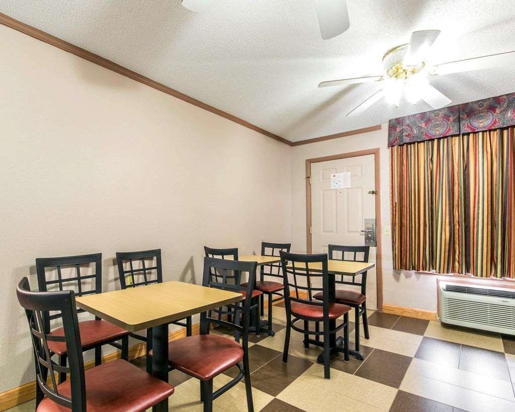 Econo Lodge Franklin South - photo 41