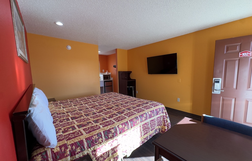 Razorback Inn - photo 13