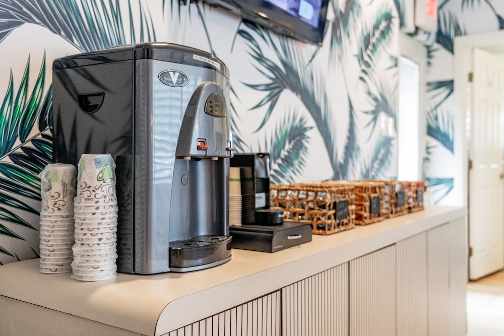 Santa Monica Hotel - photo 3