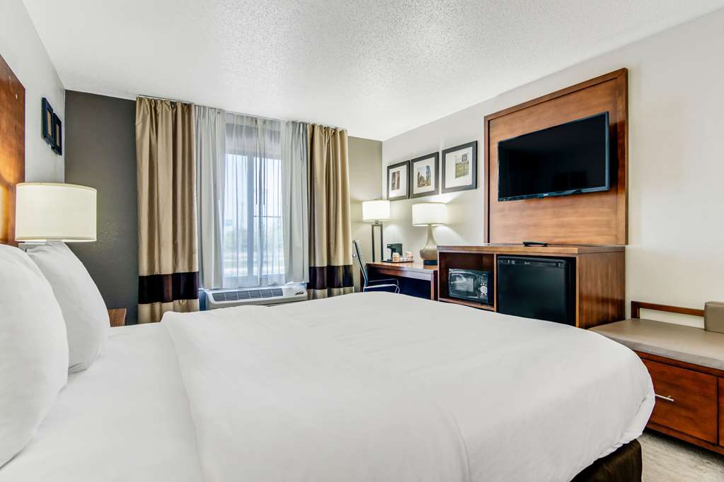 Comfort Suites near I 80 and I 94 - photo 11