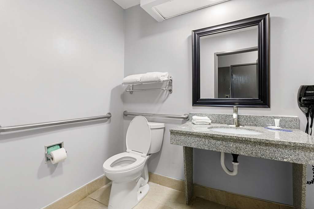 Clarion Pointe Hinesville Near Fort Stewart - photo 11