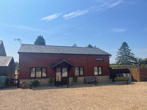 Kenns Farm 2 Beautiful Barns — 4-Star Luxury Hotel in Carterton, United Kingdom