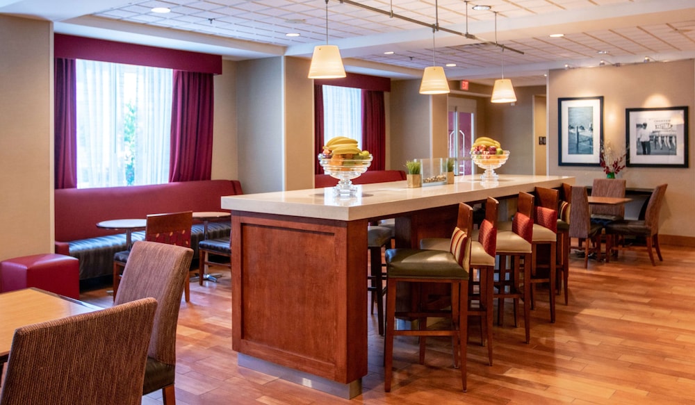 Hampton Inn Gloucester - photo 42