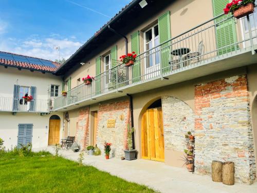 Cascina Piandamiane soggiorno sostenibile e charme d'epoca nella natura delle Langhe — 4-Star Luxury Hotel in Rodello, Italy
