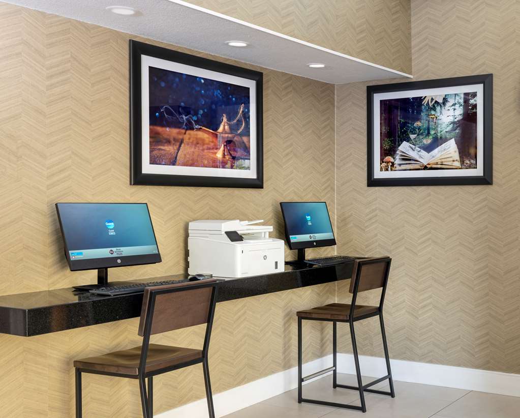 Best Western Plus Raffles Inn & Suites - photo 9
