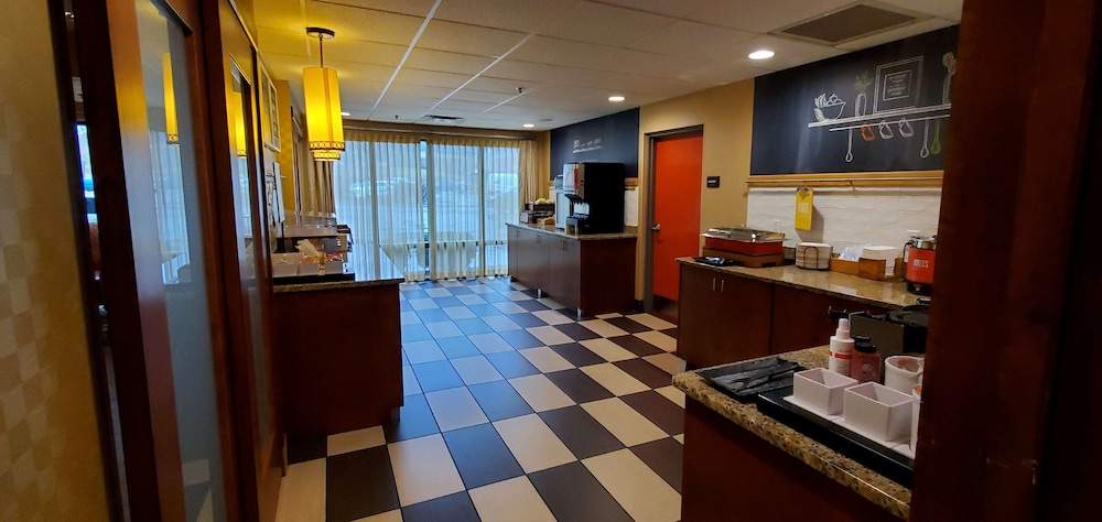 Hampton Inn Hillsville - photo 49