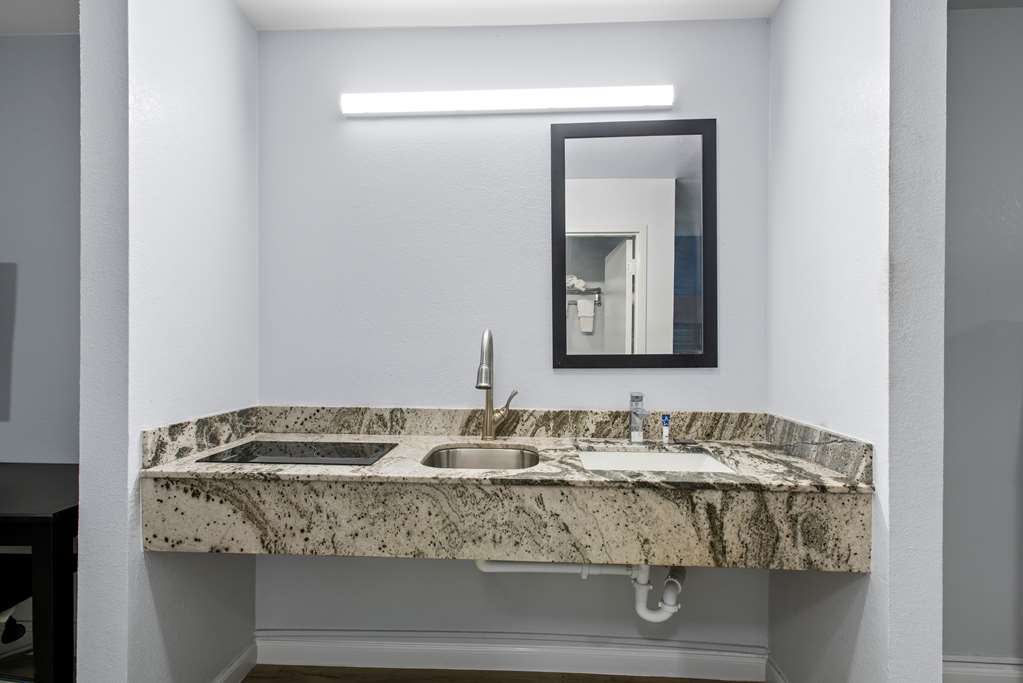 Americas Best Value Inn Gonzales - photo 28