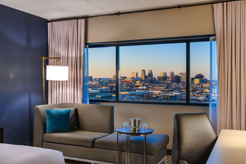 DoubleTree by Hilton Hotel Newark Airport - photo 23