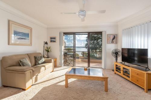 Renas Court 2 — 4-Star Luxury Hotel in Forster, Australia