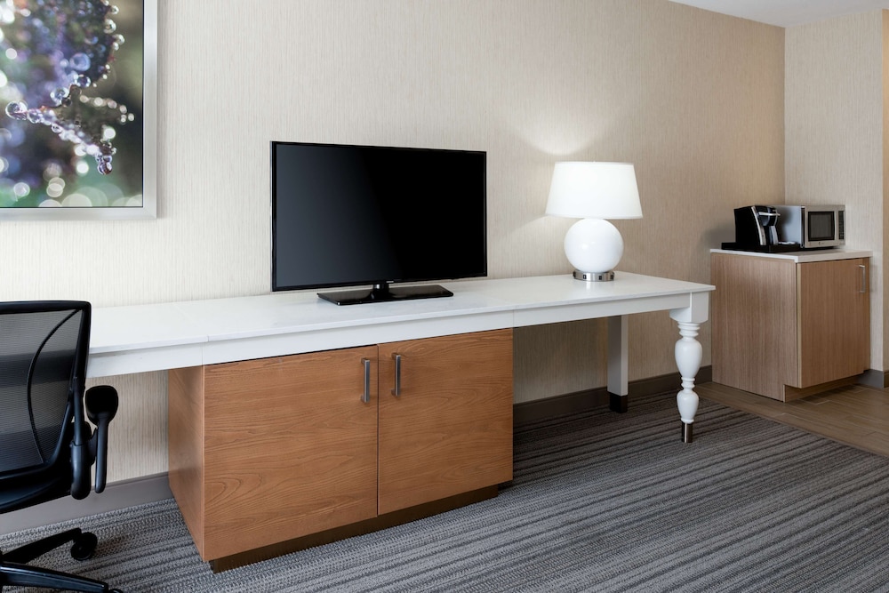 Hilton Garden Inn Roseville - photo 23