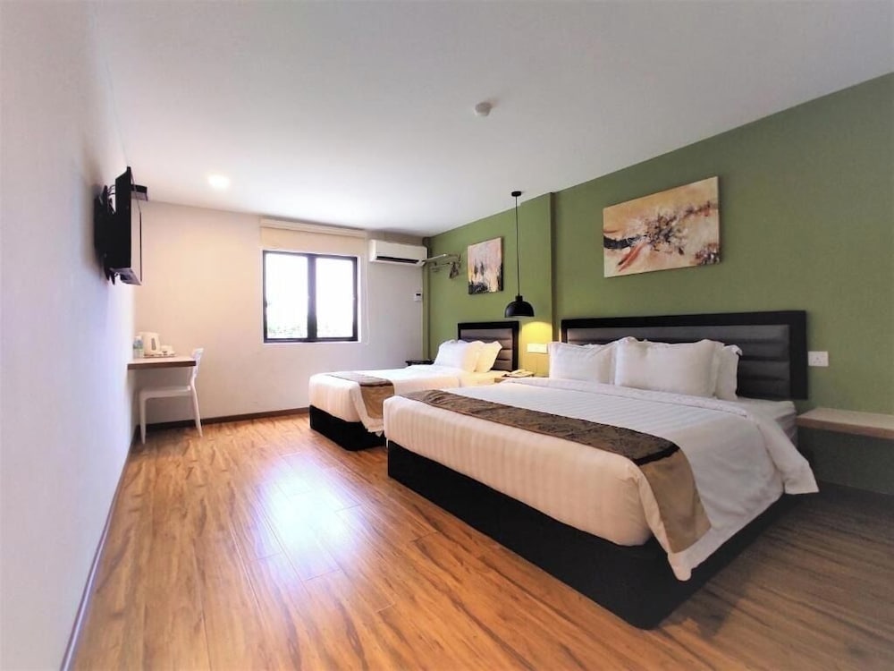 Apple Suites Hotel — Lumut — photo 5