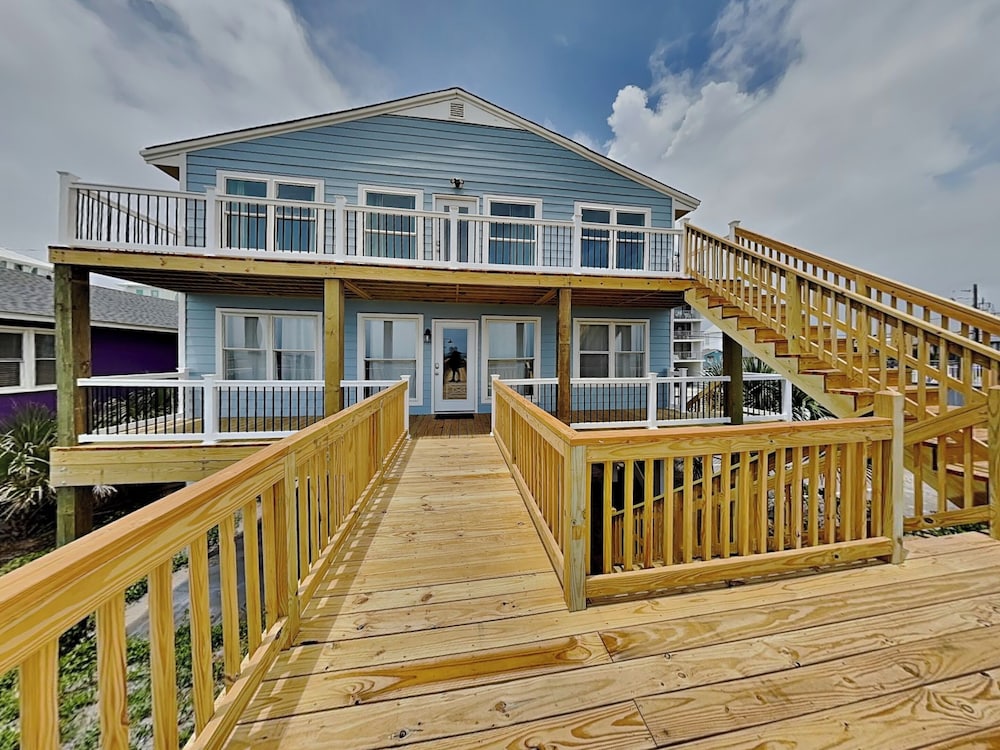 Seaside Serenity by Carolina Retreats — 4-Star Luxury Hotel in Carolina Beach, United States