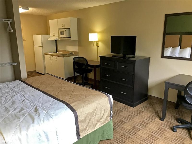 Extended Stay America Select Suites Detroit Farmington Hills - photo 8
