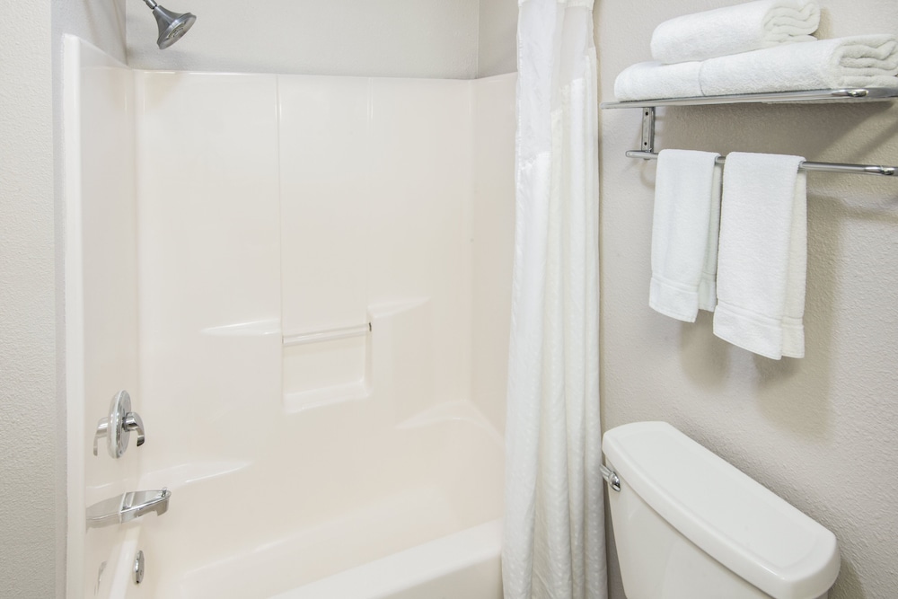Holiday Inn Express Cleveland Airport Brookpark by IHG - photo 10