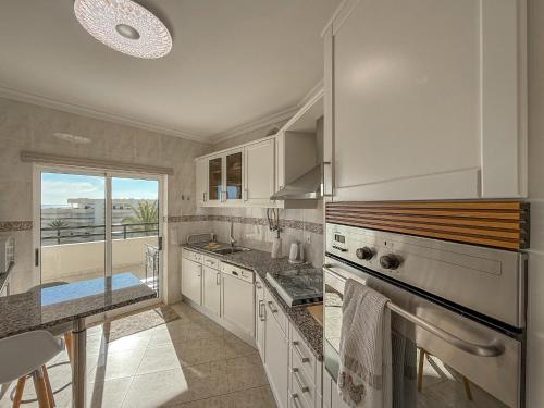 Luxury Apart wStunning Sea Views Walk Beach — 4-Star Luxury Hotel in Albufeira, Portugal