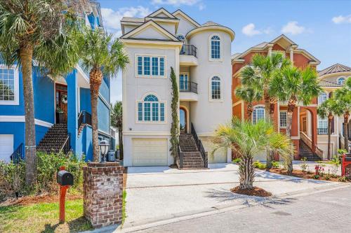 9 Singleton Beach Place Renovated Oceanfront Pool Elevator FREE Activities Included — 4-Star Luxury Hotel in Hilton Head Island, United States