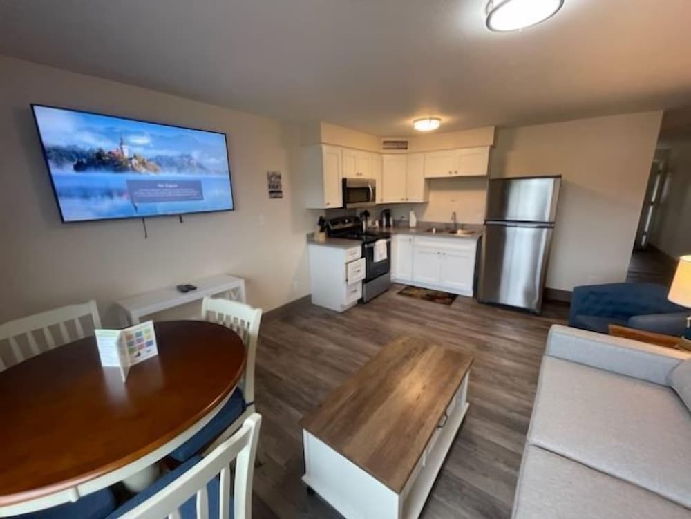 The Coastal Inn and Suites - photo 102