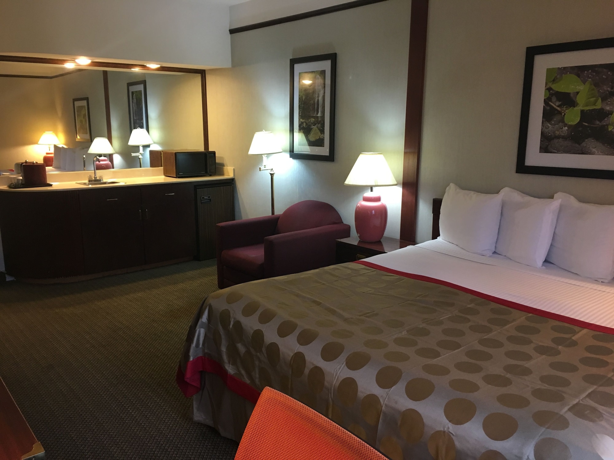 Ramada by Wyndham Portland Airport - photo 2
