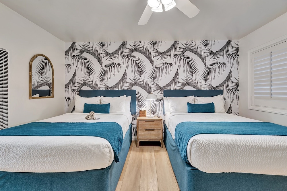 Santa Monica Hotel - photo 16