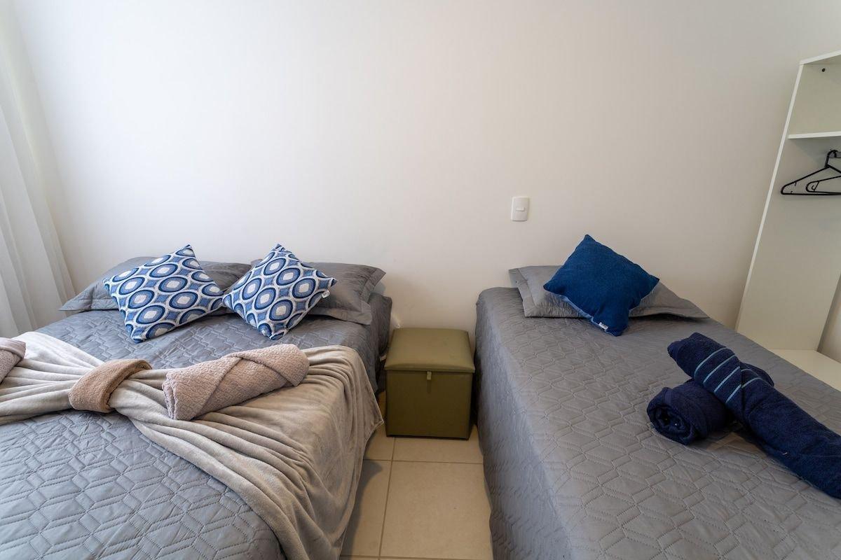 Apartamento com VISTA MAR Ar condicionado Wi Fi Condomínio com PISCINA quadra de esportes Playground infantil a 15 minutos do Beto Carreiro — 4-Star Luxury Hotel in Penha, Brasil